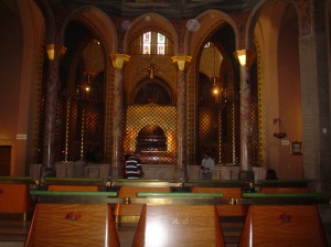 Capela onde está depositado o verdadeiro corpo de Santa Rita, à esquerda do altar principal